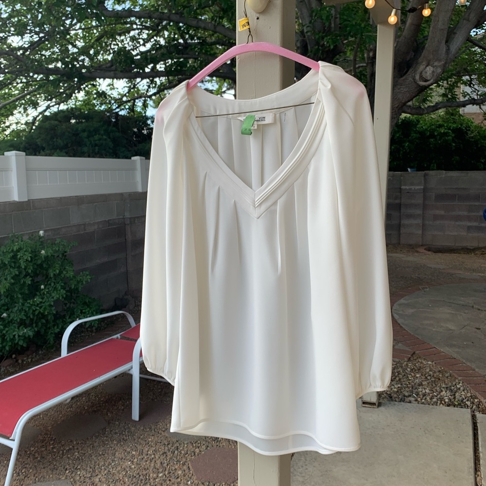 Diane Von Furstenberg white long sleeve v neck top size 8